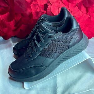 (M)‎ Skechers Women's Slip Resistant Food Service Shoes, Size 9